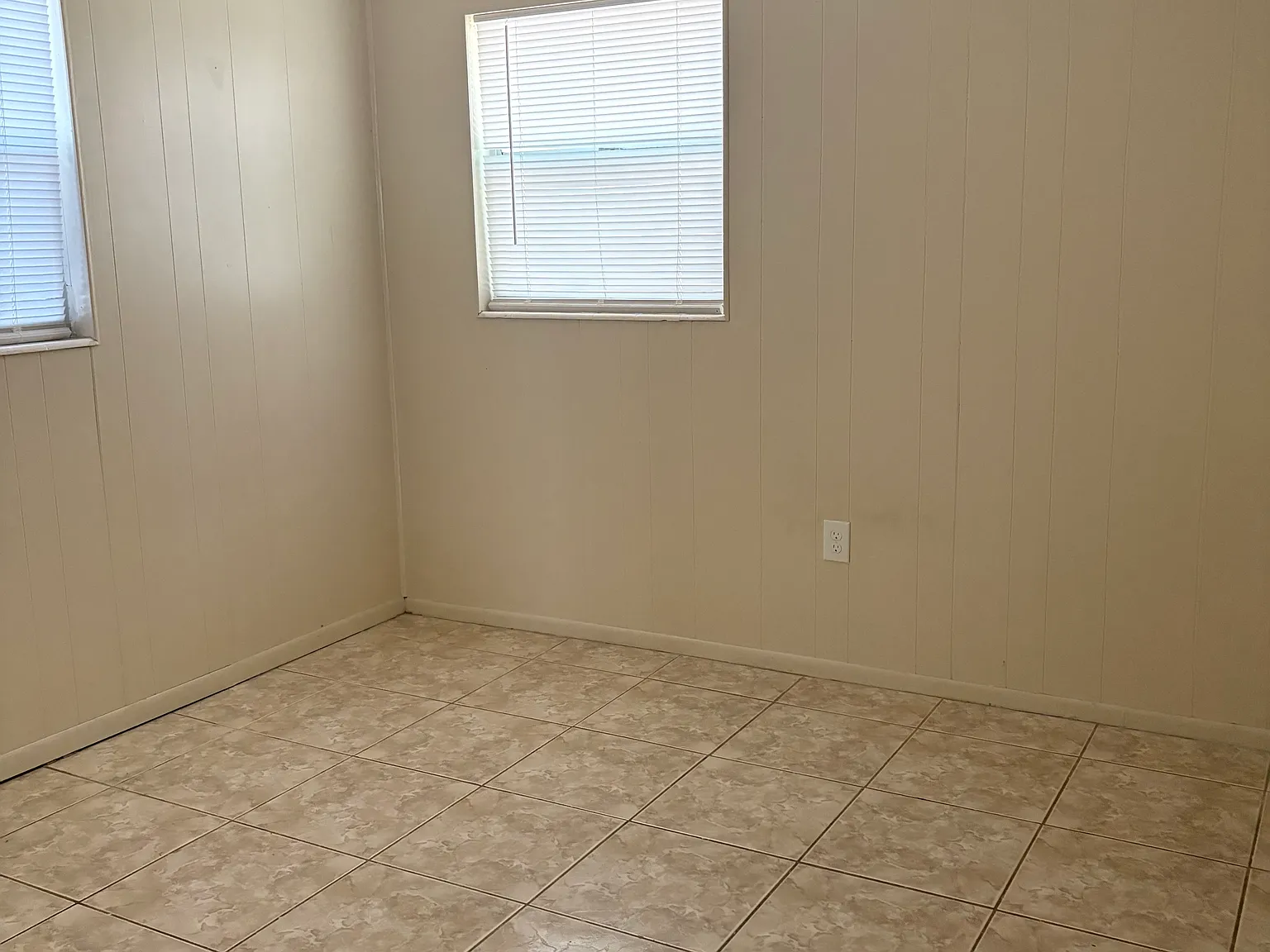 3 bed, 1200 sqft, $2,100 — Photo 3