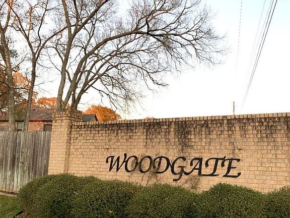 2nd image of 101 Woodgate Dr