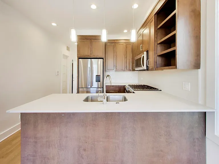 2132 N Oakley Ave #3 — Photo 6