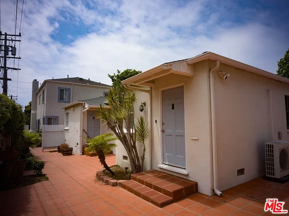 1 bed, 1.0 bath, $3,100 — Photo 3