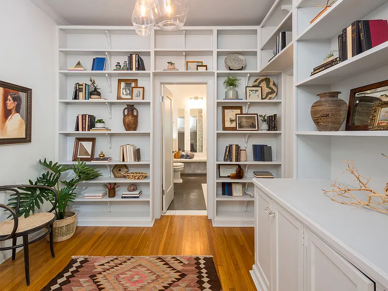 Center hall to bedrooms