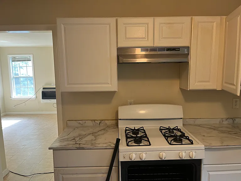 1635 Desoto St — Photo 7