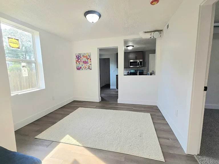 214 Catherine Ave — Photo 9