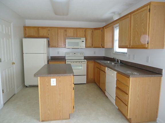 3rd image of 115 Seabreeze Ln