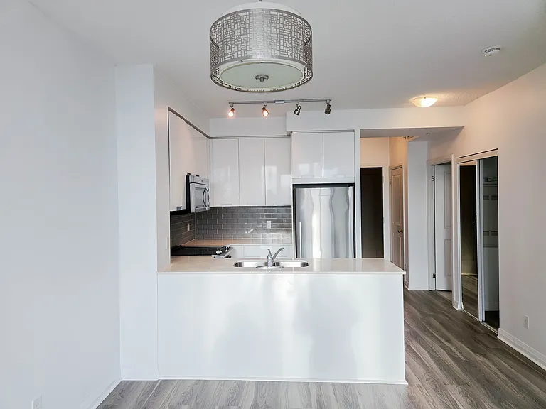 75 Eglinton Ave W #605 — Photo 5