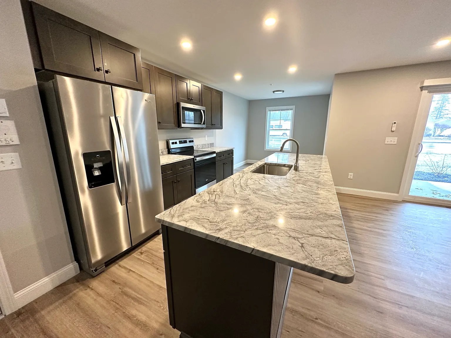 2 - 4 Diane Way - 103 — Photo 2