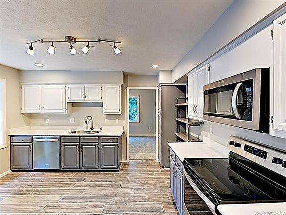 4th image of 715 Dawnwood Ln