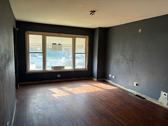 3rd image of 15129 Lexington Ave