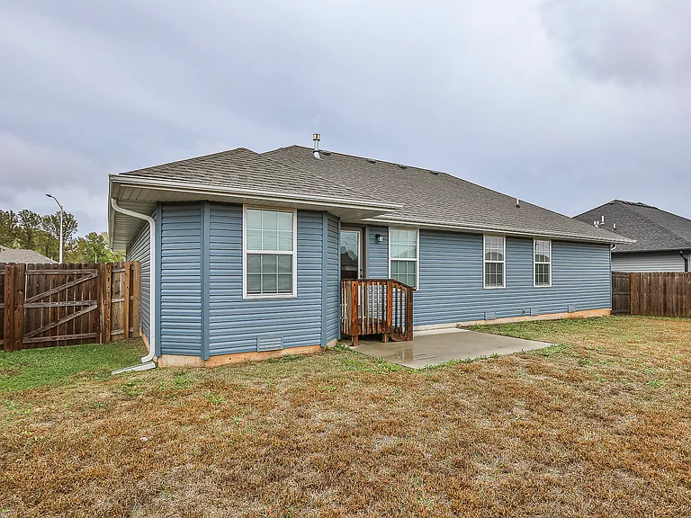 1053 S Christopher Ave — Photo 26