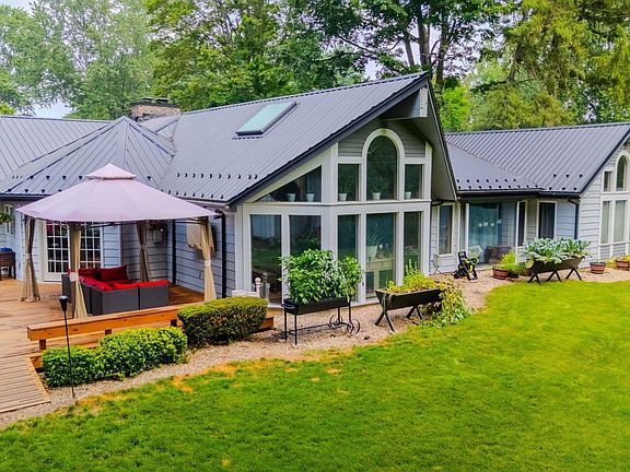 3rd image of 511 Crown Hill Dr E