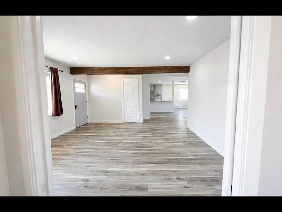 1st image of 4017 Sweetbriar Dr #1