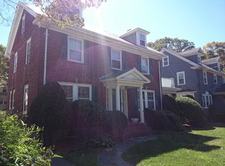 384 W Roxbury Pkwy, West Roxbury, MA 02132