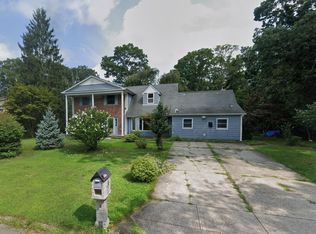 5 Weede St, Coram, NY 11727