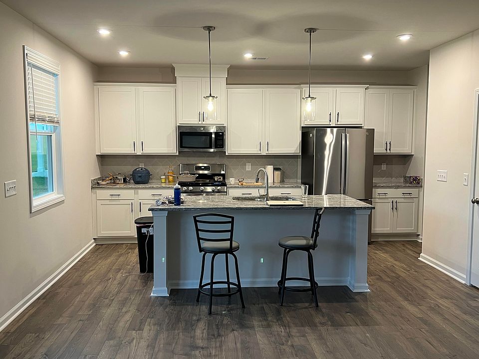 2nd image of 621 Honeydew Dr