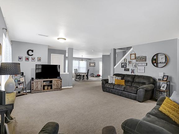5th image of 444 Sedgewick Dr