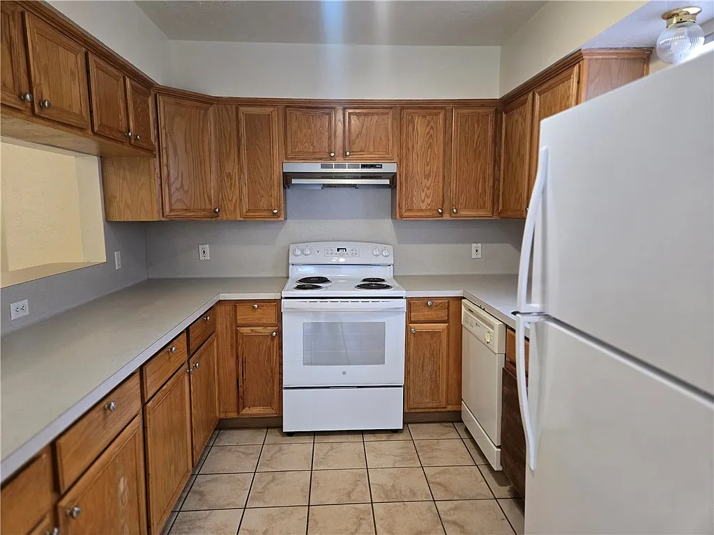 3 bed, 1324 sqft, $1,400 — Photo 2