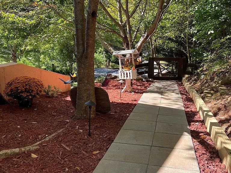 687 Anderson Rd — Photo 11
