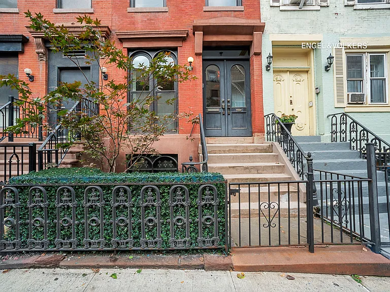 351 W 30th St — Photo 20
