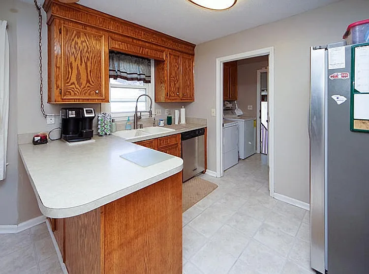 146 Mellard Dr — Photo 2