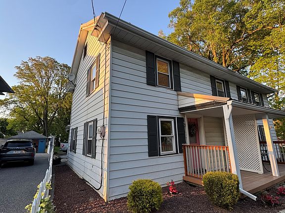 2nd image of 925 Village Rd