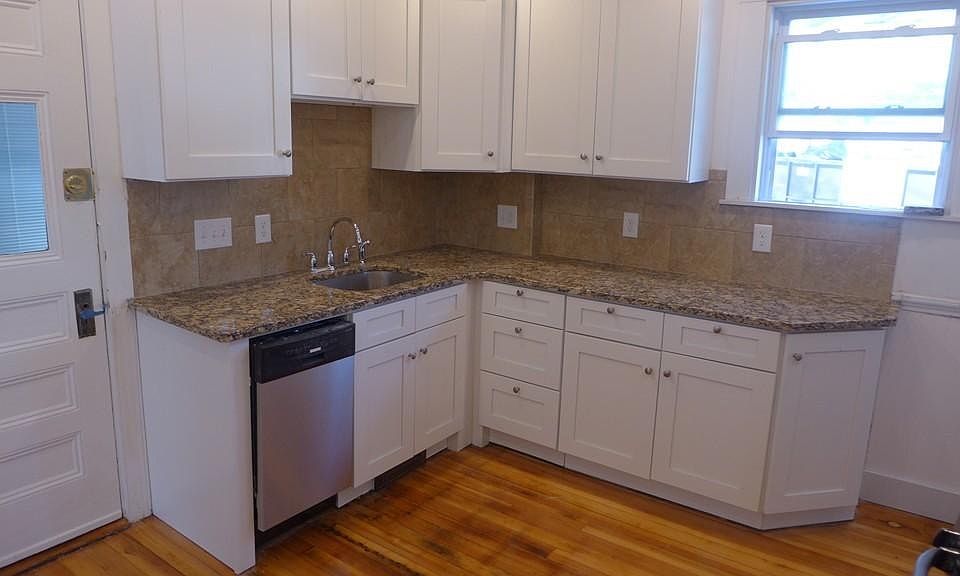 2nd image of 88 Mariposa St