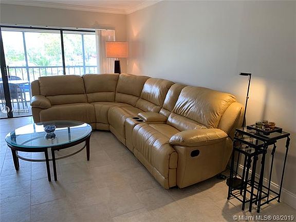 5th image of 240 Lakeview Dr APT 210