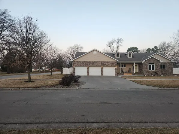 1321 N 8th St, David City, NE 68632