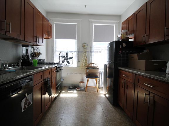 2nd image of 1630 Commonwealth Ave #Rc7