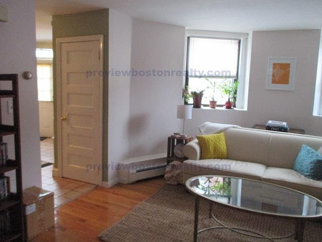 2nd image of 1887 Beacon St #L4