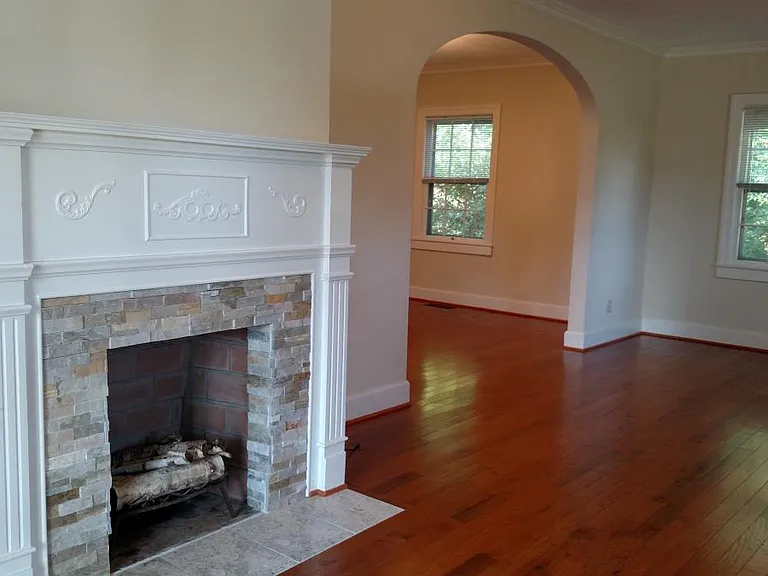 1132 Rosser Ave — Photo 2