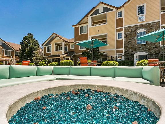Aurora, CO Crestone Apartment Homes Pool