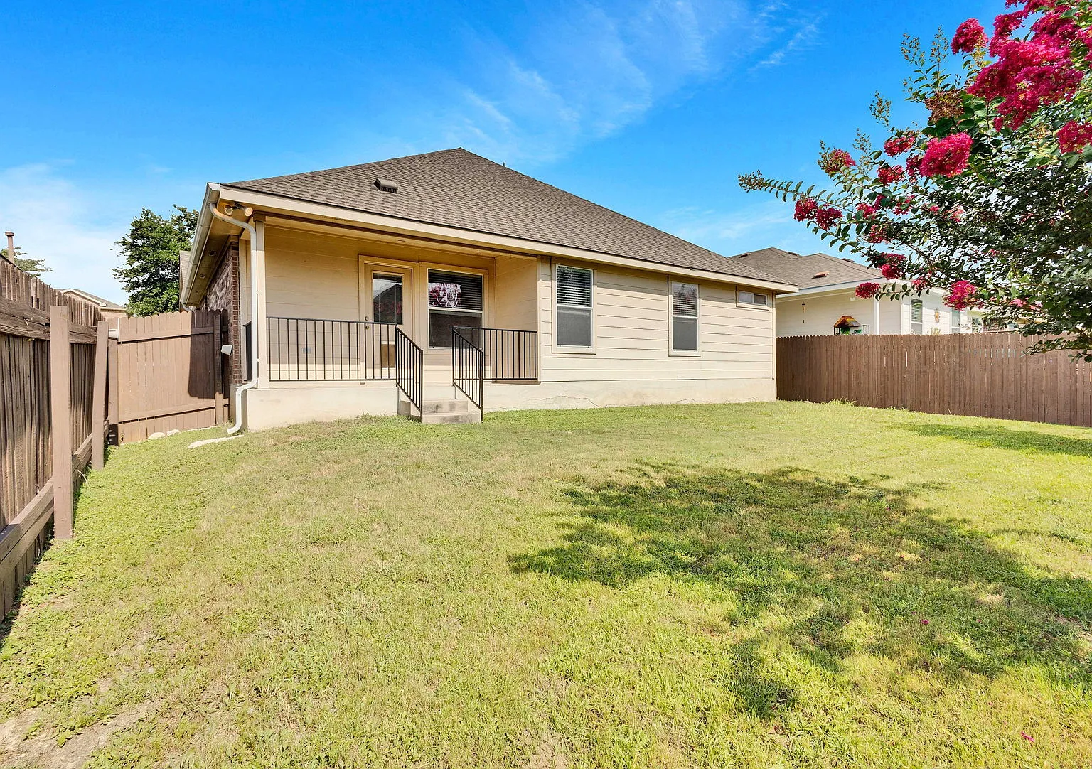 3 bed, 2.0 bath, 1557 sqft, $2,150 — Photo 2