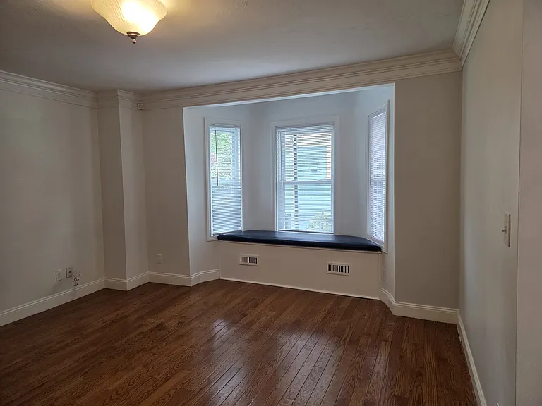 18-26 Bowen St #1 — Photo 7