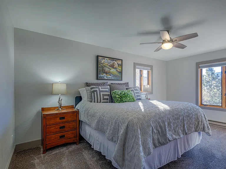 525 Park Ln — Photo 11