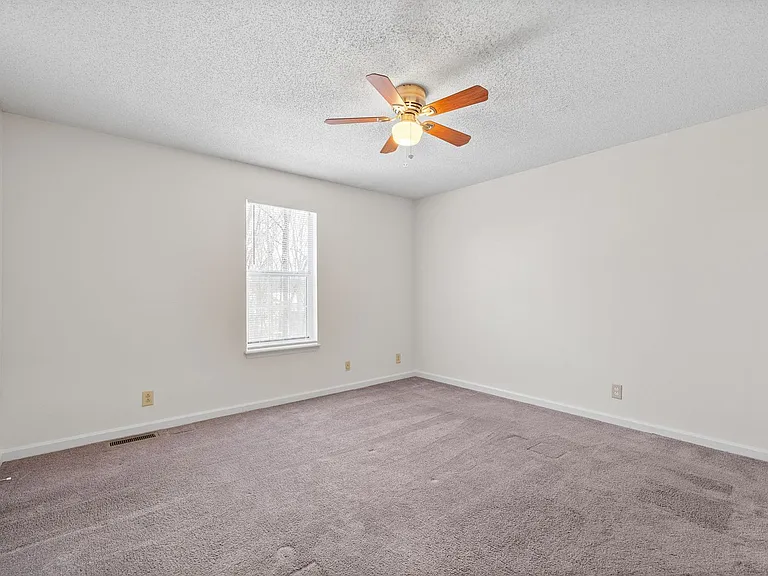 Baltimore Drive - 1731 — Photo 15