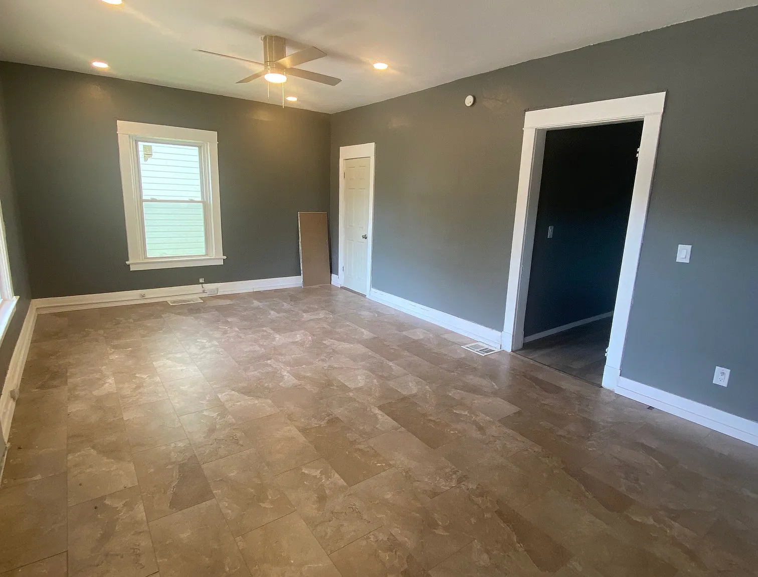 2 bed, $895 — Photo 2