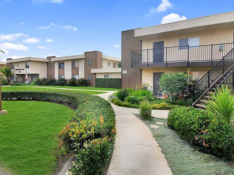 Meadowlark Apartments — Photo 15