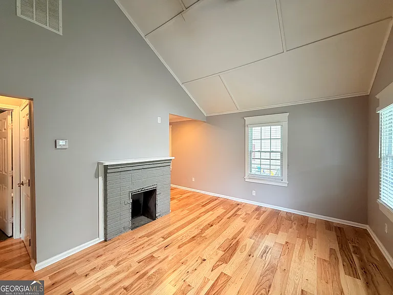 1894 North Ave NW — Photo 4