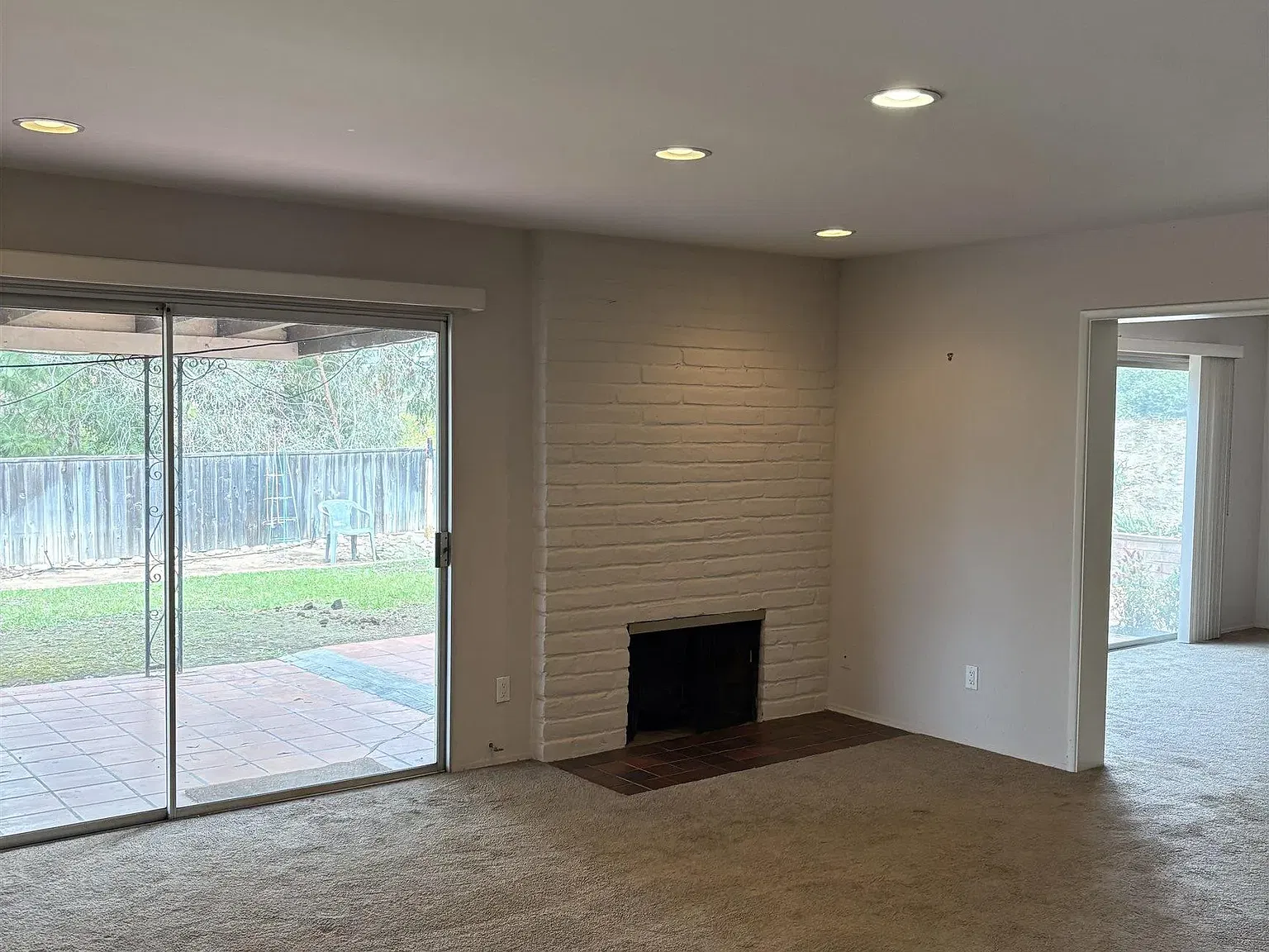 4 bed, 2.5 bath, 2580 sqft, $5,400 — Photo 3