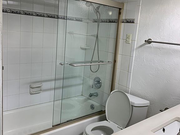 4th image of 3922 N Ashland Ave #1R