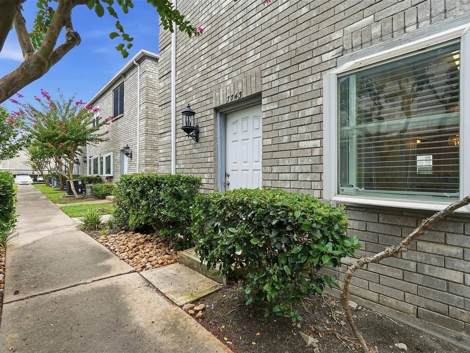 2 bed, 2.5 bath, 1368 sqft, $1,600 — Photo 4