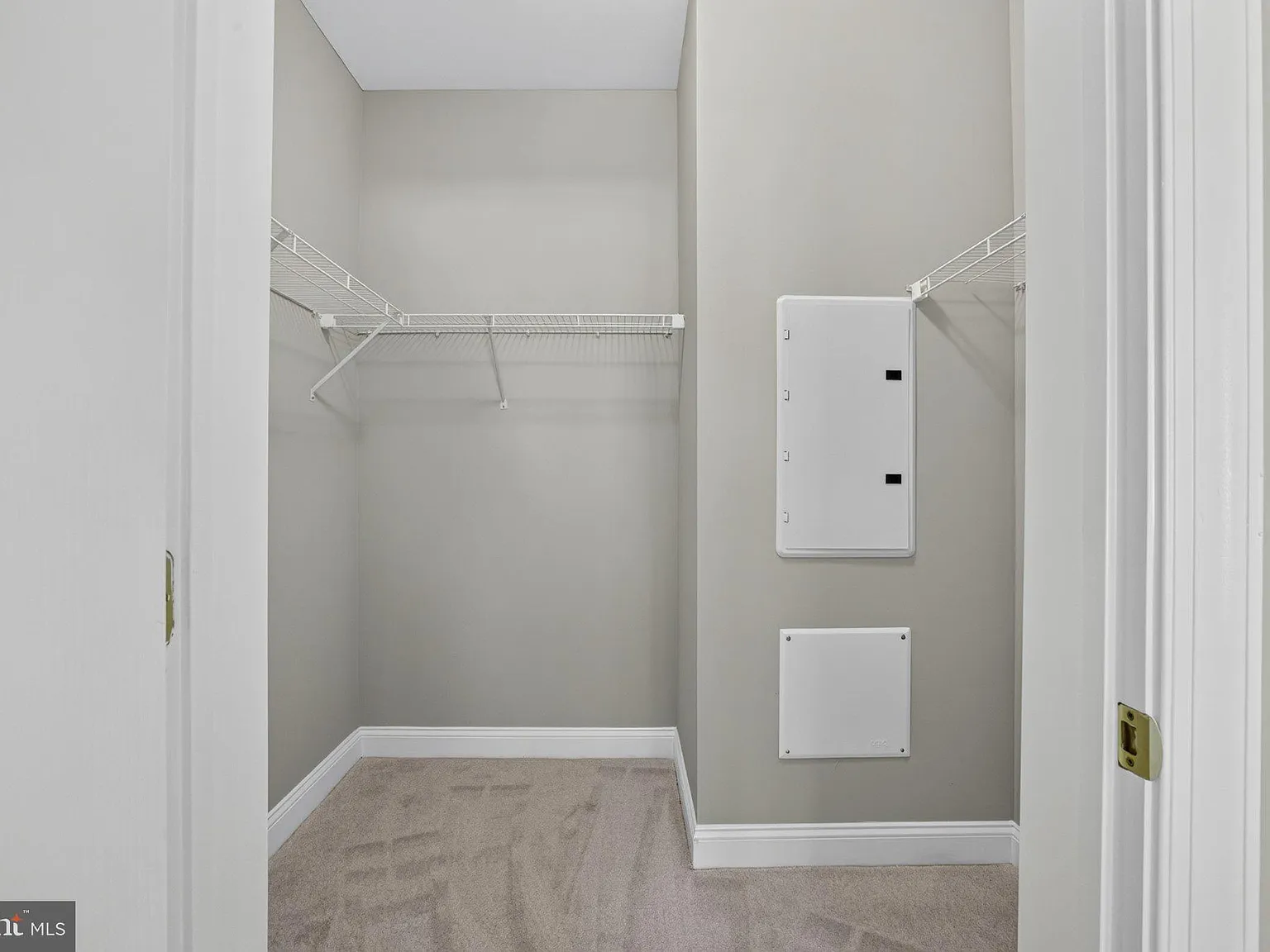 2 bed, 2.0 bath, 1000 sqft, $2,000 — Photo 2