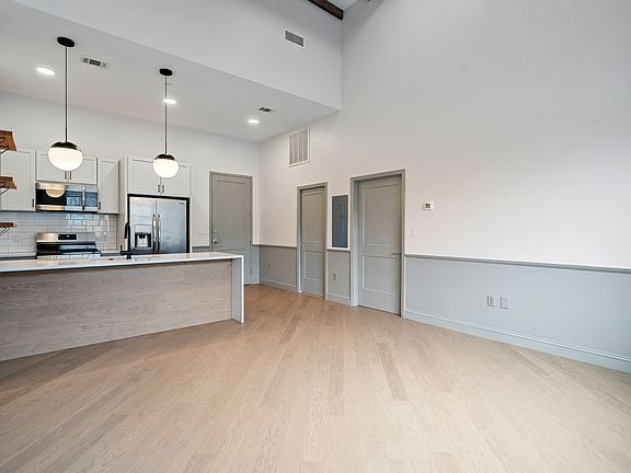 5th image of 2212 Morris Ave #420