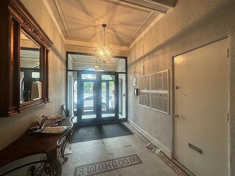 For Rent: Urban Luxury at 914 N. Charles St Your City Lifestyle Awaits! — Photo 33