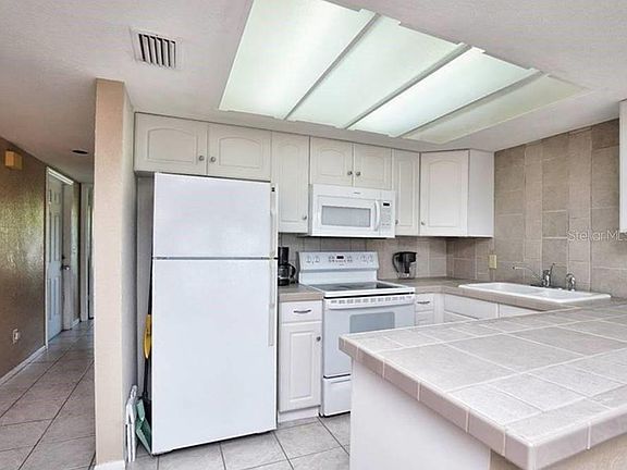 5th image of 4410 Warren Ave APT 103