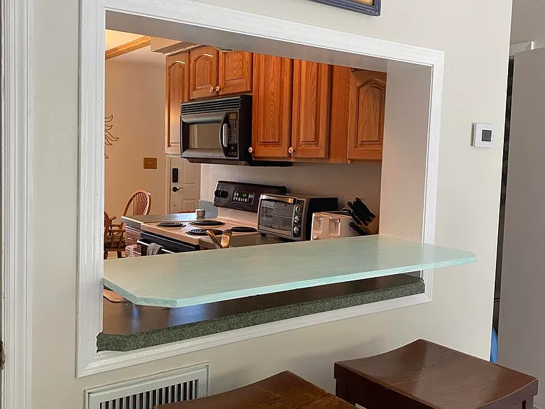 917 Jamestown Ave #100 — Photo 5