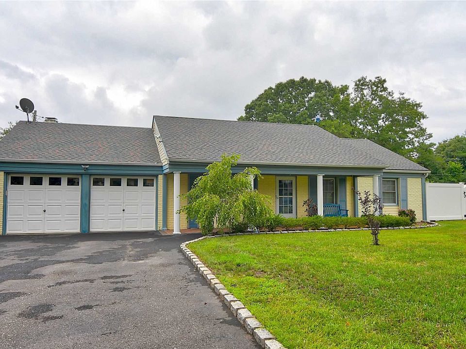 1st image of 16 Holly Hill Ln
