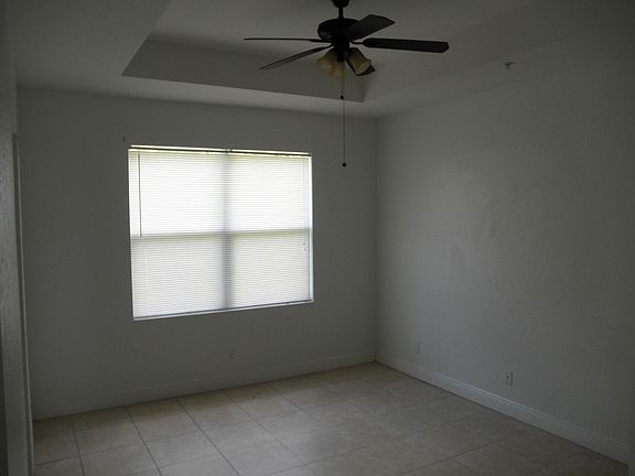 5th image of 913 Pipers Cay Dr