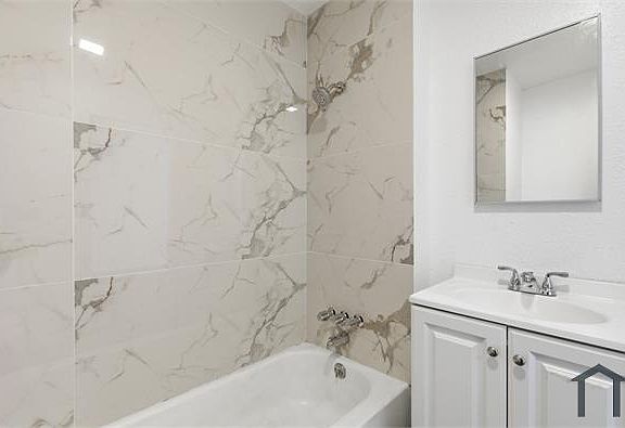 5th image of 11901 S San Pedro St #B