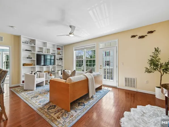 4 Quarry Dr APT B2, Woodland Park, NJ 07424